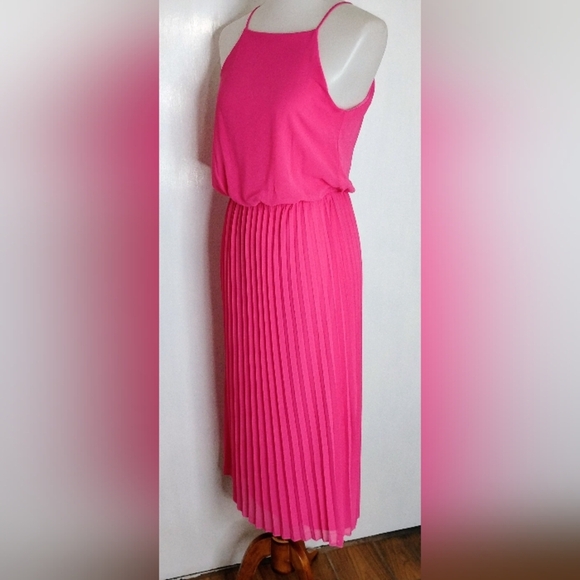 HOT PINK PLEATED CHIFFON DRESS - Picture 5 of 9